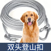 Un golden retriever junto a una cuerda de ropa de acero inoxidable resistente.