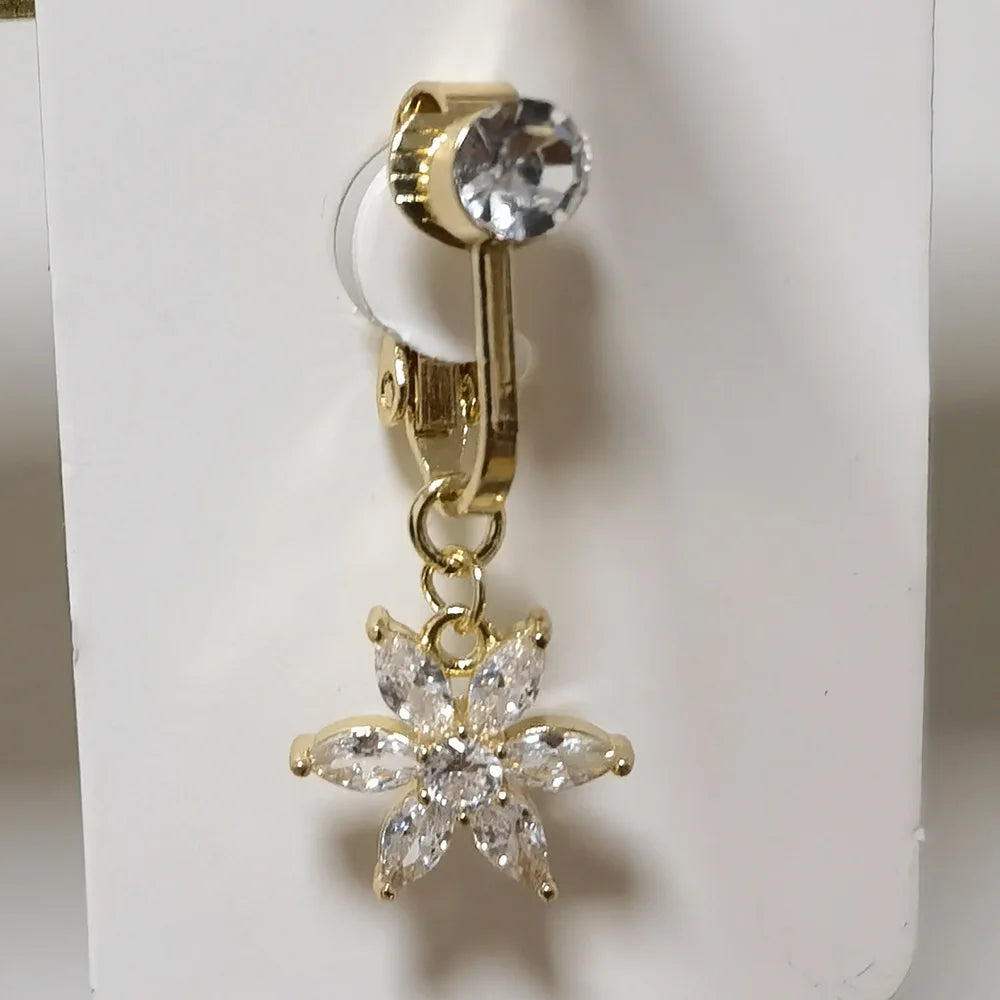 Anillo clip de mariposa dorada para el ombligo con gema de circonita rosa.