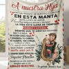 A personalized Spanish flannel throw blanket featuring text about a daughter, with an illustration of a family.
