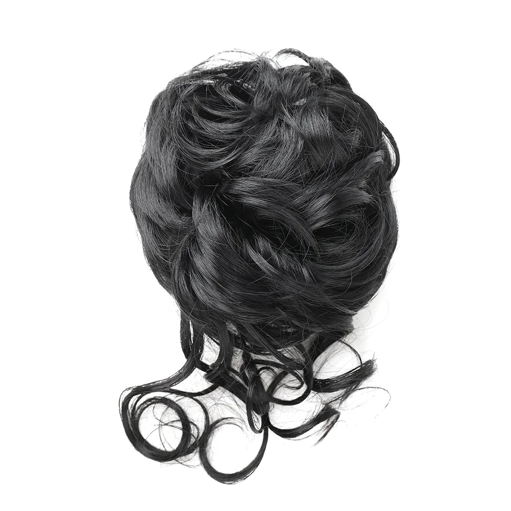 Extension de cheveux en chignon désordonné synthétique noir, stylisé avec une pince à cheveux