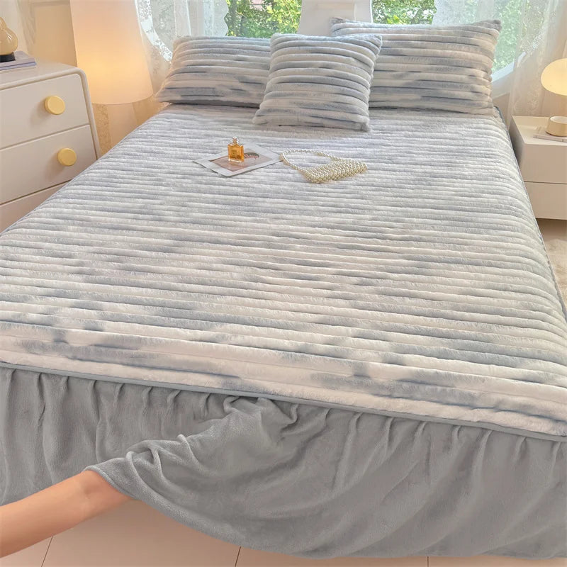 Plush Bed Skirt – Warm, Soft, and Elegant Bedding Essential