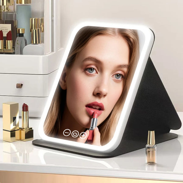 Espejo de tocador LED portátil con iluminación ajustable mostrando el rostro y maquillaje de una mujer.
