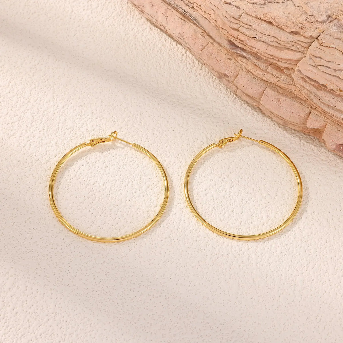 Boucles d'oreilles en anneaux en acier inoxydable plaqué or 18K.