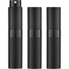 Un juego de tres atomizadores de perfume negros de viaje, en posición vertical.