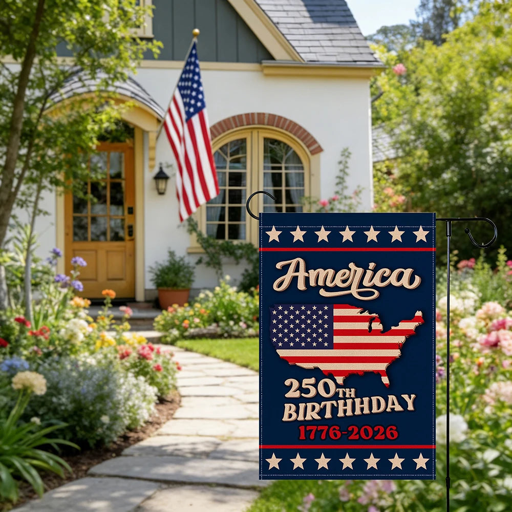 Drapeau bleu foncé avec la carte des États-Unis et un texte célébrant le 250e anniversaire de l'Amérique.