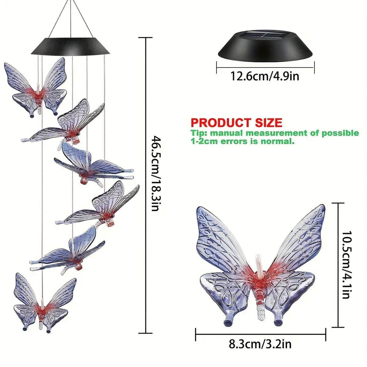 Blaue und rote Schmetterlings-Windspiele mit Solarlampen, hängend von einem schwarzen Schirm.