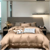 Luxuriöses beige Bambus-Bettwäscheset auf modernem Bett in neutralen Tönen.