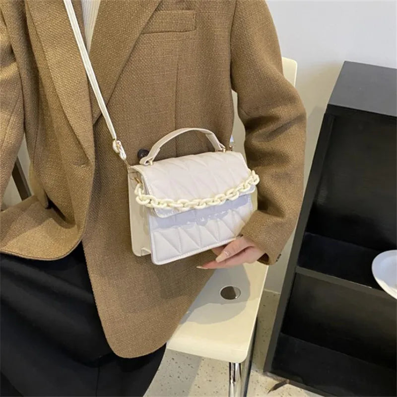 Petite Tote Carrée Matelassée avec Bandoulière Chaîne