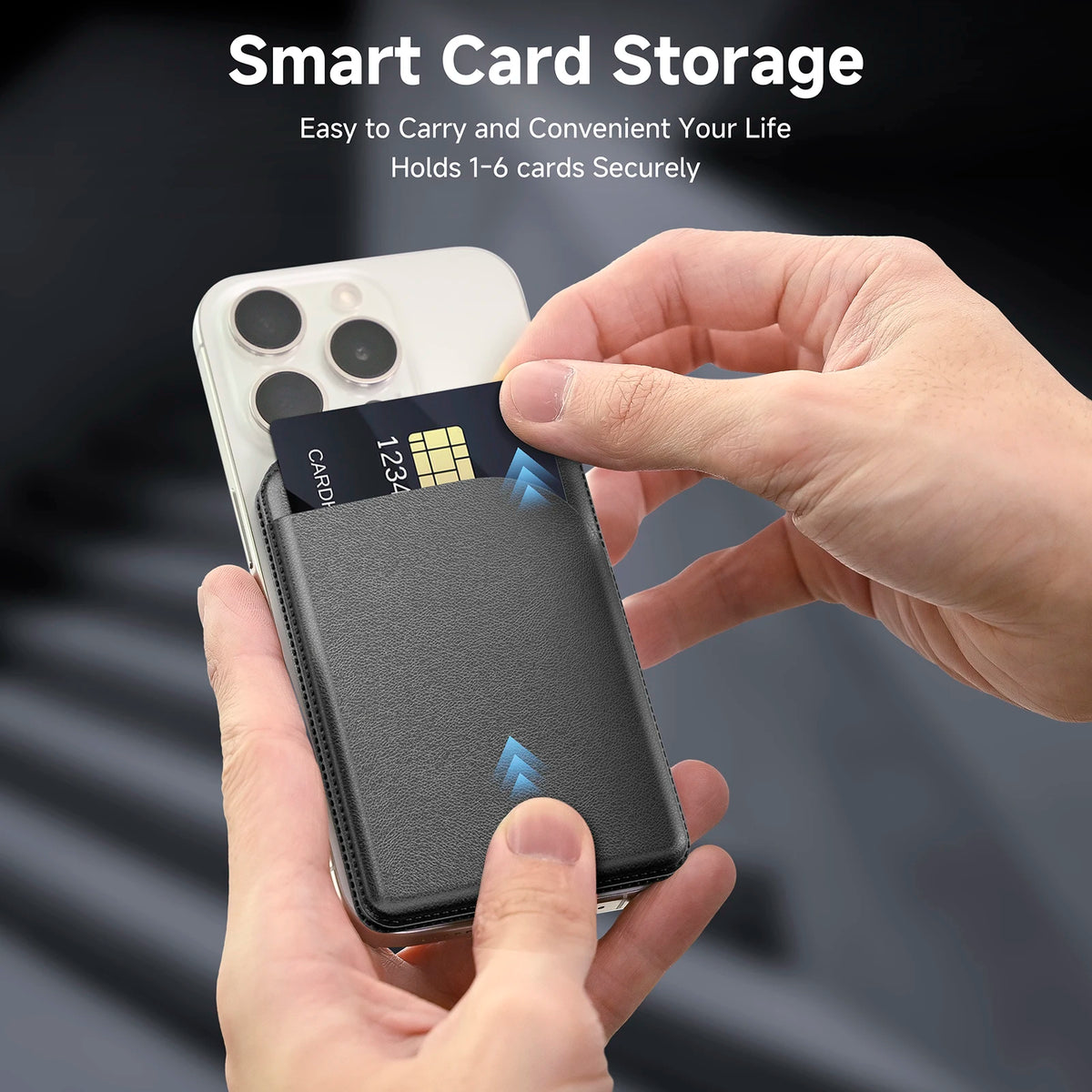 Hände halten eine schwarze magnetische Geldbörse, eingeführt in eine iPhone-Hülle für Smartcard-Speicherung.