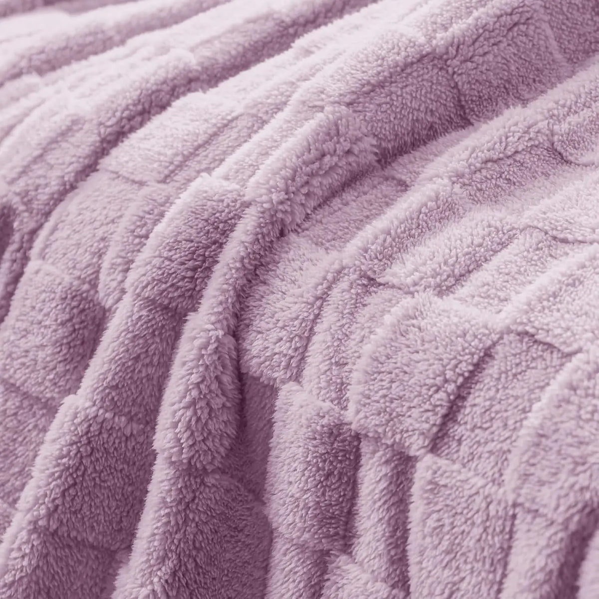 Lilac Checkered Fleece Throw Blanket – Soft & Cozy