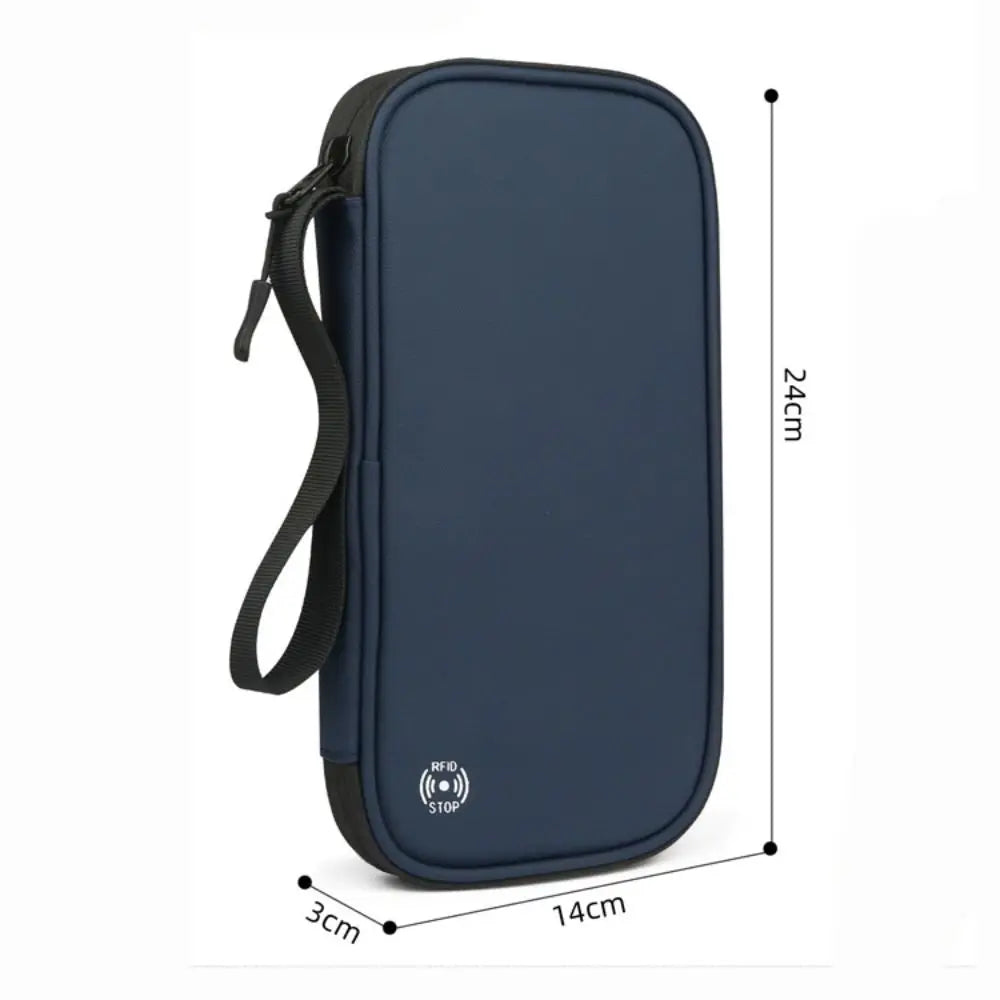 Dunkelblaue wasserdichte RFID-blockierende Reisepass- und ID-Wallet mit schwarzem Riemen.