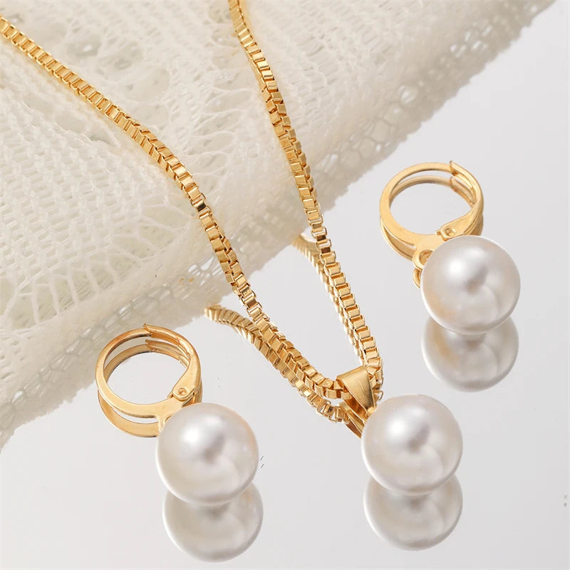 Ensemble de bijoux pendentif en perles dorées vintage