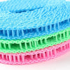 Una pila de resistentes cordones de nylon de colores: azul, cian, verde, rosa y verde azulado.
