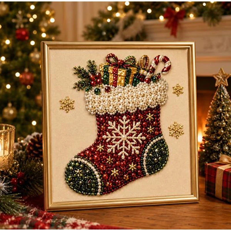 Gerahmtes Diamantmal-Set mit Weihnachtsstrumpf-Design in Rot und Grün mit Glitzer und Perlen.
