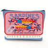 Pochette zippée avec un design vintage de sardines à l'huile d'olive sur fond rose.