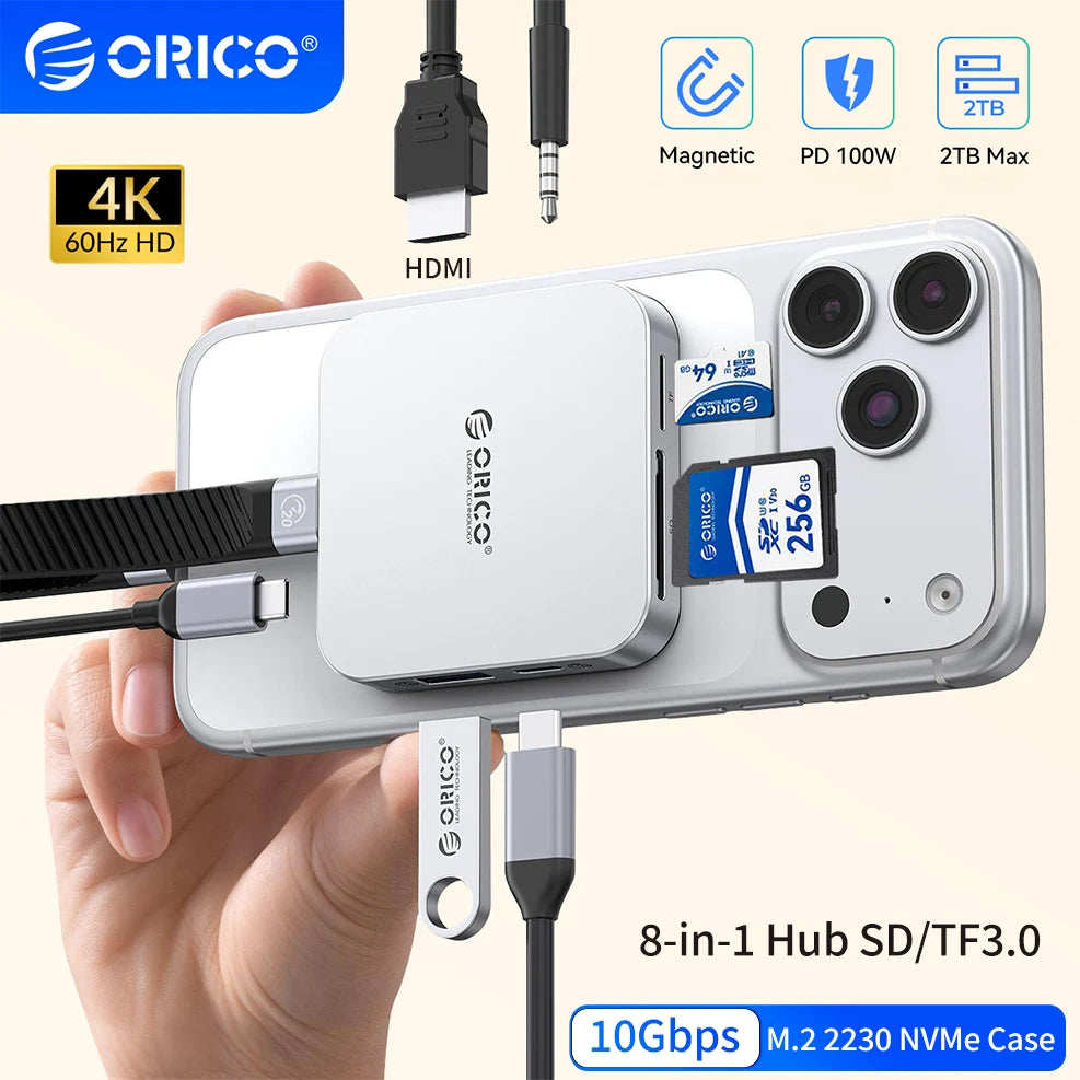 Boîtier NVMe SSD magnétique blanc et adaptateur multi-ports connecté à un smartphone pour le transfert de données.