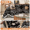 Schwarzer bestickter Chenille-Sofa-Slipcover mit Blumenmustern und Zierrand.