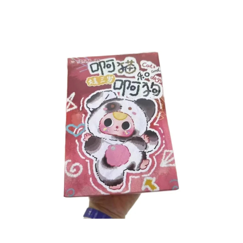 Llavero de Peluche Adorable: Gato y Perro en Caja Sorpresa