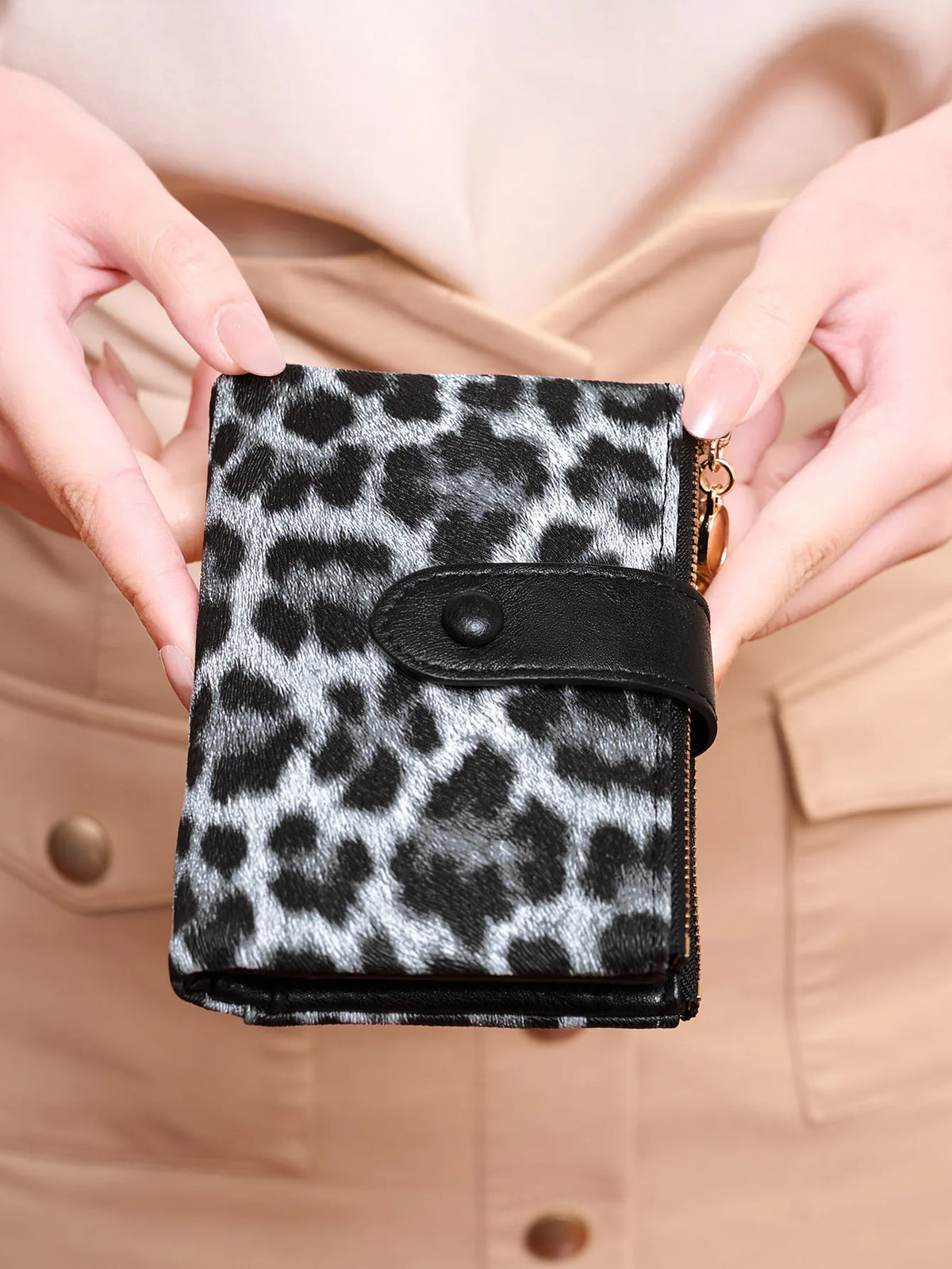 Vintage Leopard Print Tri-Fold Wallet with Double Zipper