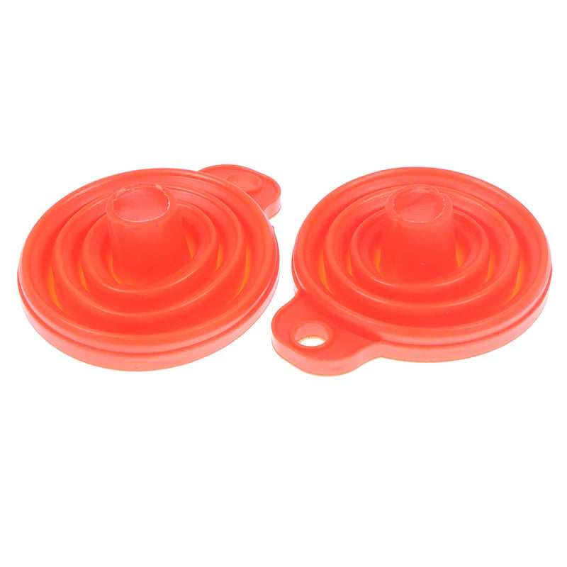 Dos embudos flexibles de silicona naranjas brillantes, vistos desde arriba