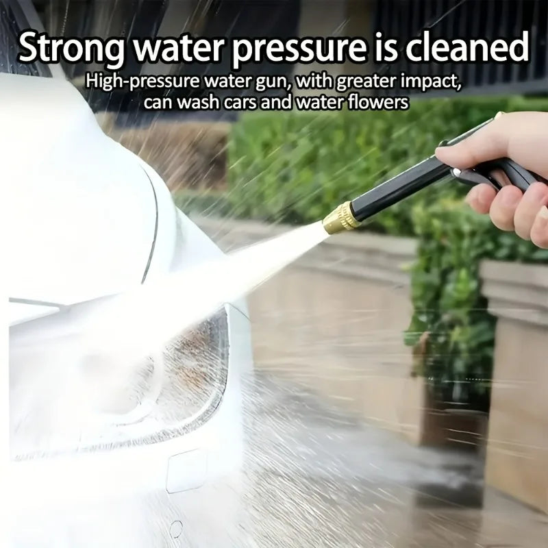 Une main utilise un pistolet à eau haute pression pour nettoyer une surface, démontrant sa puissance pour laver voitures et f