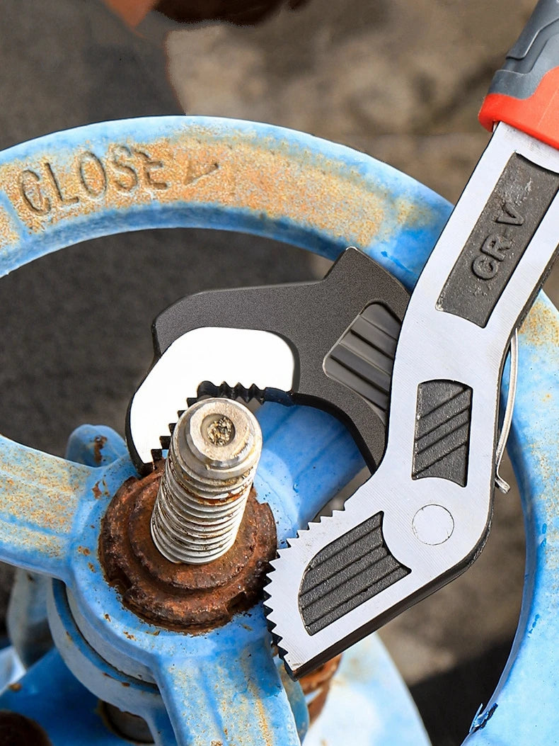 Heavy-Duty Self-Locking Pipe Wrench