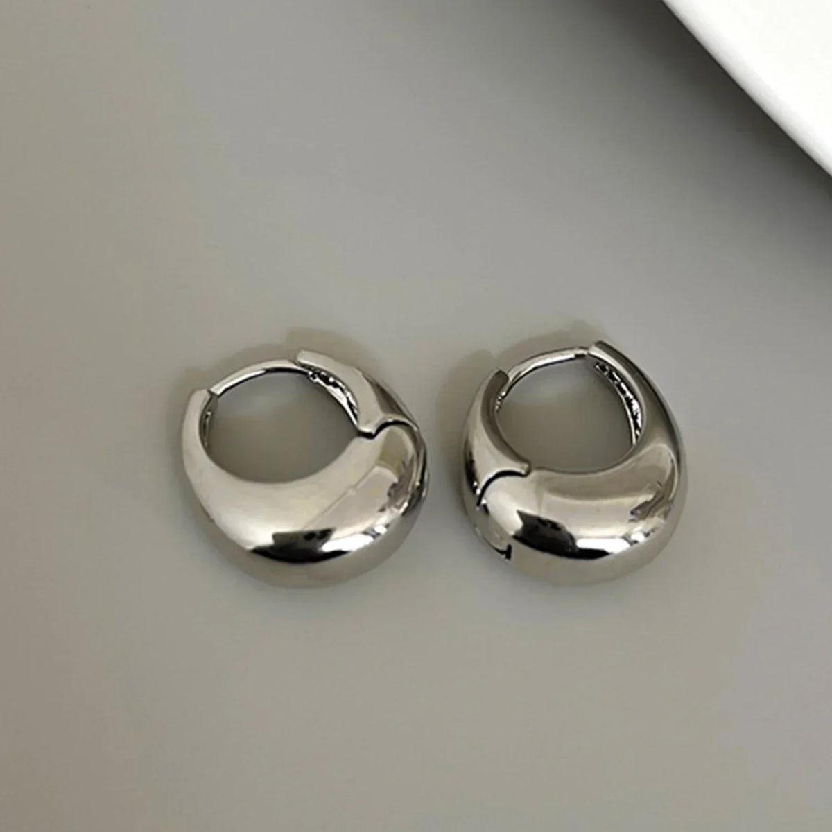 Boucles d'oreilles en anneaux dorés vintage et épais pour femmes