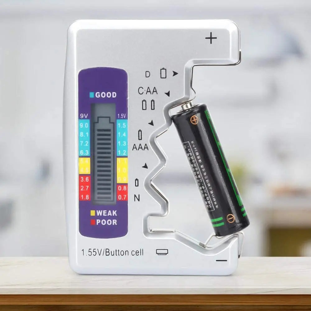 Weißer tragbarer Lithium-Akkutestgerät mit Waage und eingelegter Batterie.
