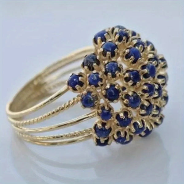 Vintage geometischer Goldsteinring mit einem Cluster tiefblauer Steine.