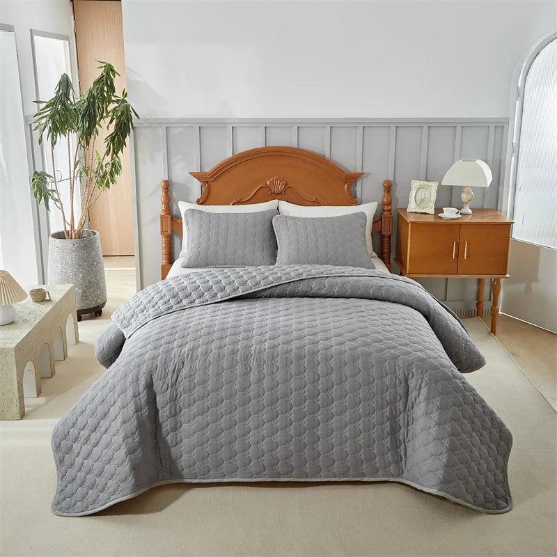 Lightweight Quilted Bedspread Set with Cloud Pattern