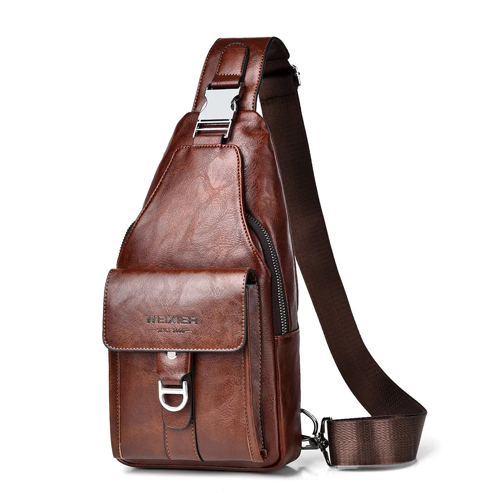 Braunes Kunstleder-Gürteltasche mit Lederriemen und silberner Schnalle.