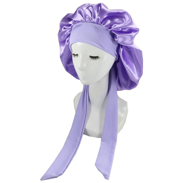 Bonete de seda morado para dormir para protección del cabello, exhibido en maniquí