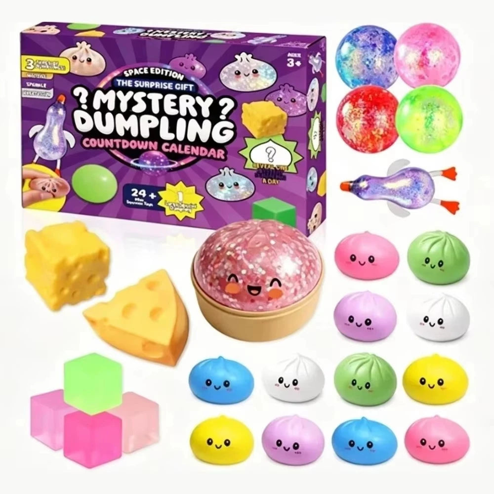 Eine Box mit weichen, stapelbaren Advents-Mystery-Box aus dumplingförmigen Spielzeugen in rosa, gelben und grünen Farben.