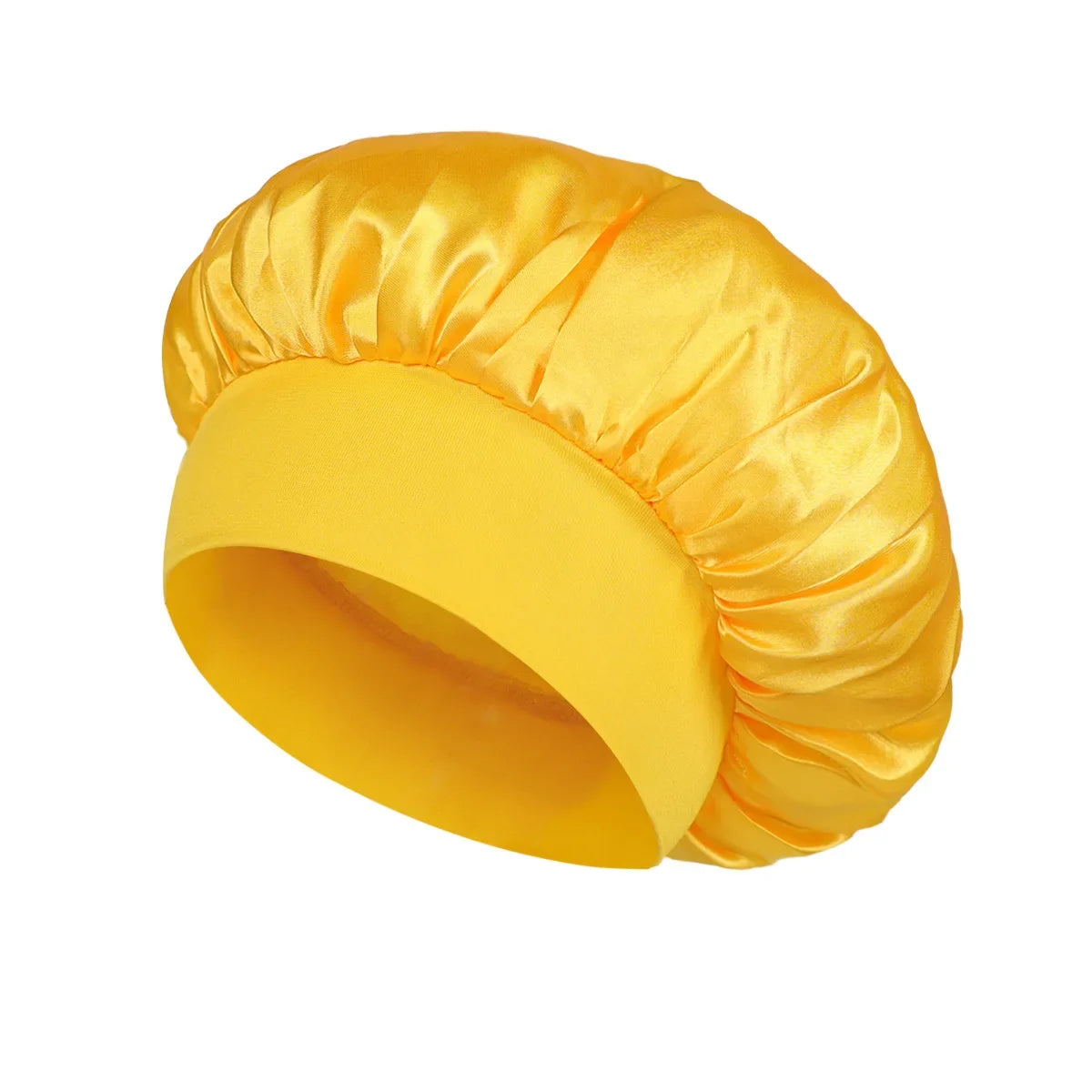 Bonnet de nuit en satin jaune à large bord.