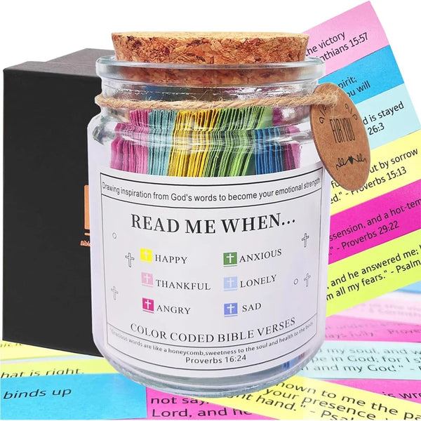 Un pot en verre rempli de versets bibliques codés par couleur pour la force émotionnelle, étiqueté 'Lis-moi quand'.