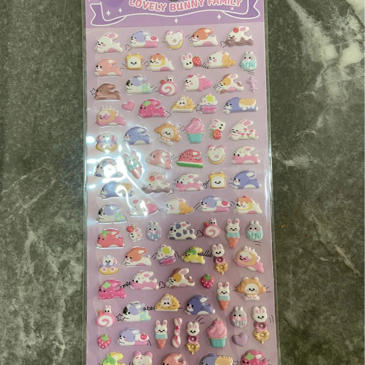 Ein Blatt kawaii Tier- und Kuchen-Dekorstickers zum Journaling mit süßen Tieren und Leckereien.