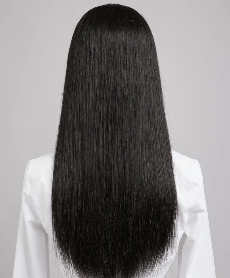 Perruque en cheveux humains avec top en soie et aspect cuir chevelu naturel