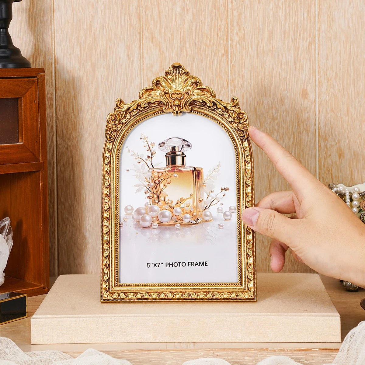 European Retro Arch Photo Frame with Golden Lace Design