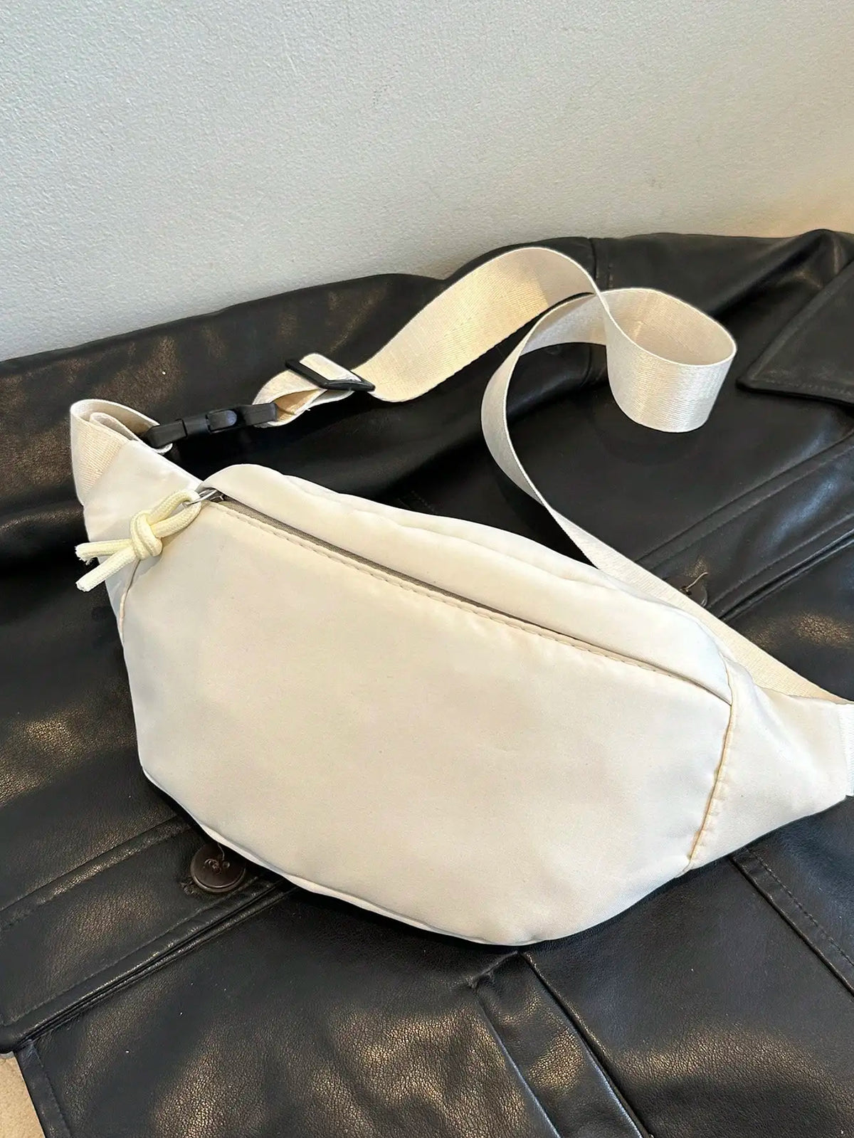 Adjustable Nylon Waist Bag for Travel, Workout & Daily Use
