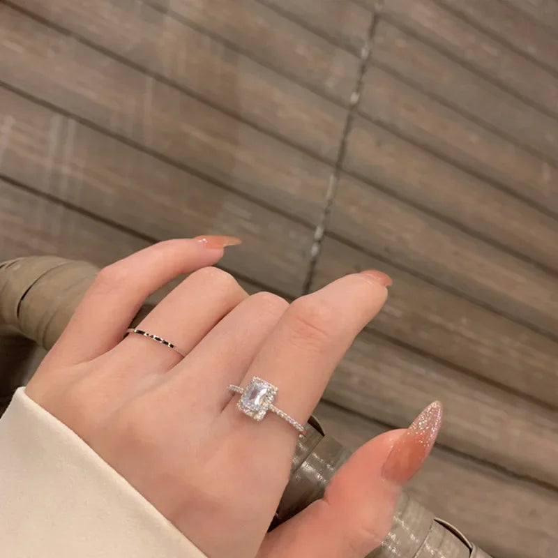 Bague géométrique classique en zircon avec bande ajustable ouverte
