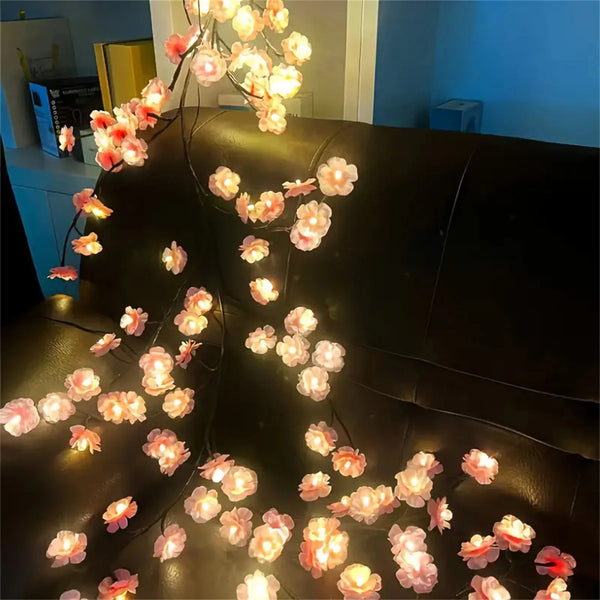 LED-Kerzenlichterkette mit Kirschblüten-Motiv & USB-Anschluss
