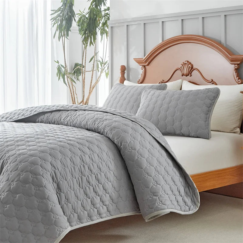 Lightweight Quilted Bedspread Set with Cloud Pattern