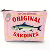 Pochette de maquillage rose avec un design vintage d'une sardine originale dans de l'huile d'olive pure.