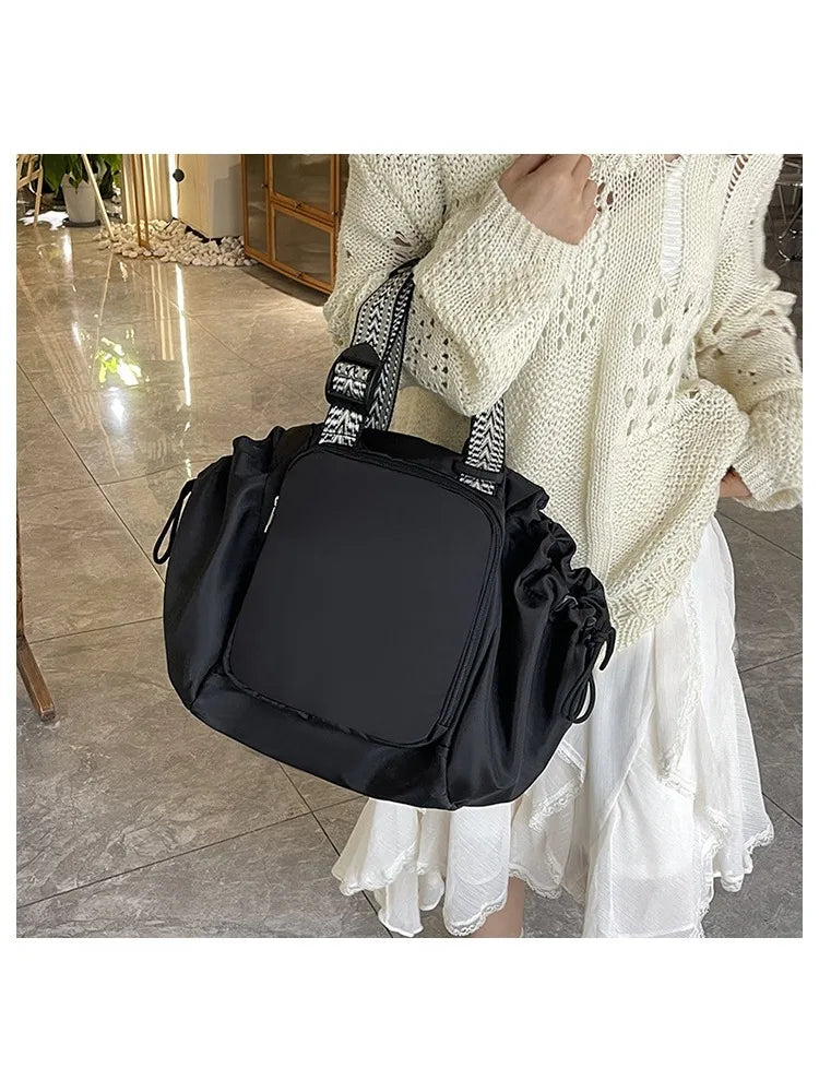 Versatile Nylon Shoulder Bag with Large Capacity
