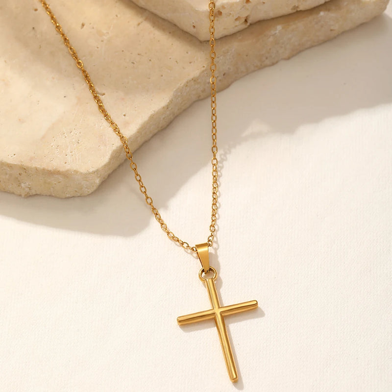 Collar con Colgante de Cruz de Acero Inoxidable