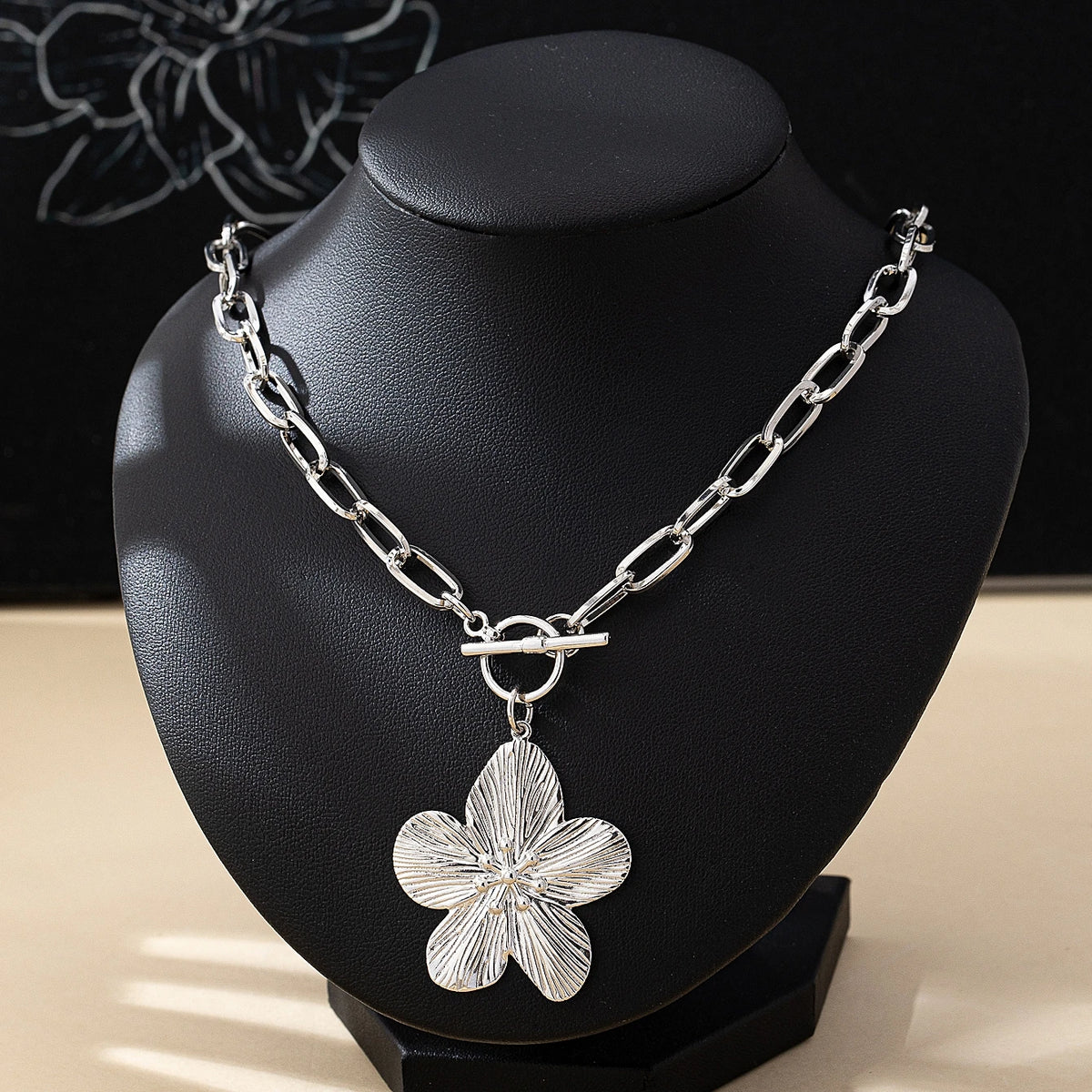 Collier Pendentif Fleur de Wisteria Vintage