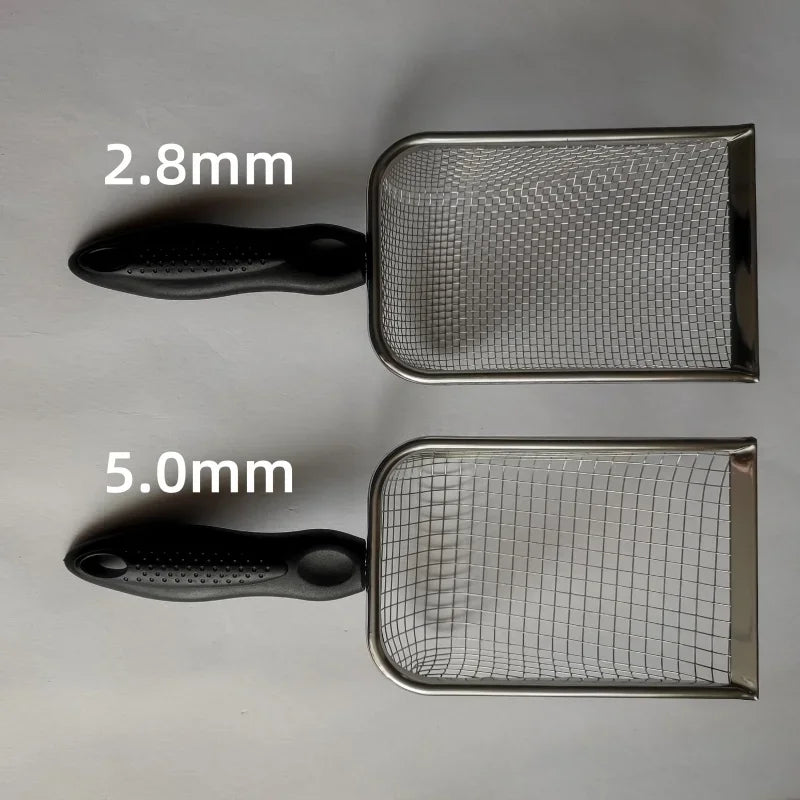 Stainless steel cat litter scoop with fine mesh sifter in two sizes, 2.8mm and 5.0mm.