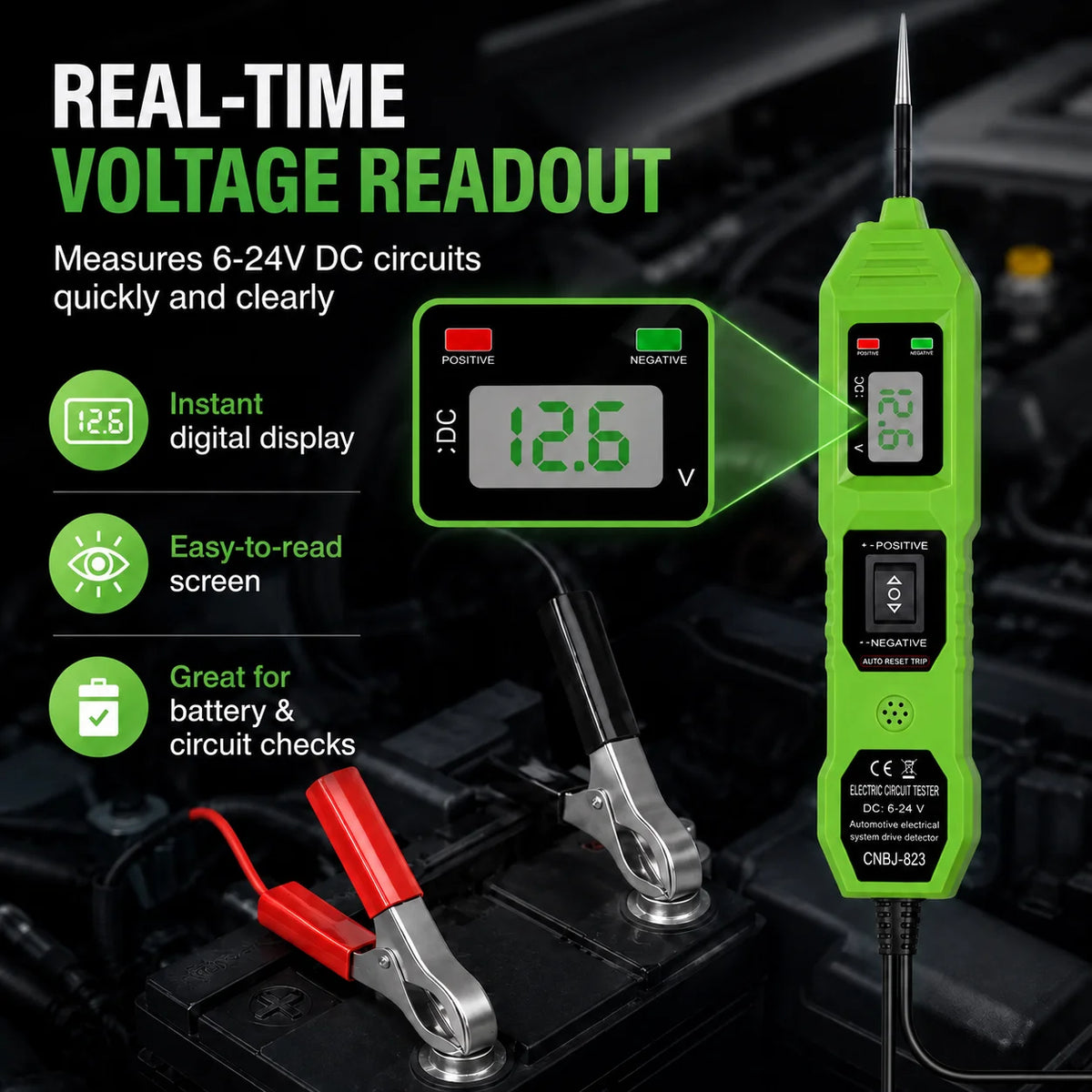 Grüner digitaler Schalttester misst die Gleichspannung einer Autobatterie mit 12,6 Volt.