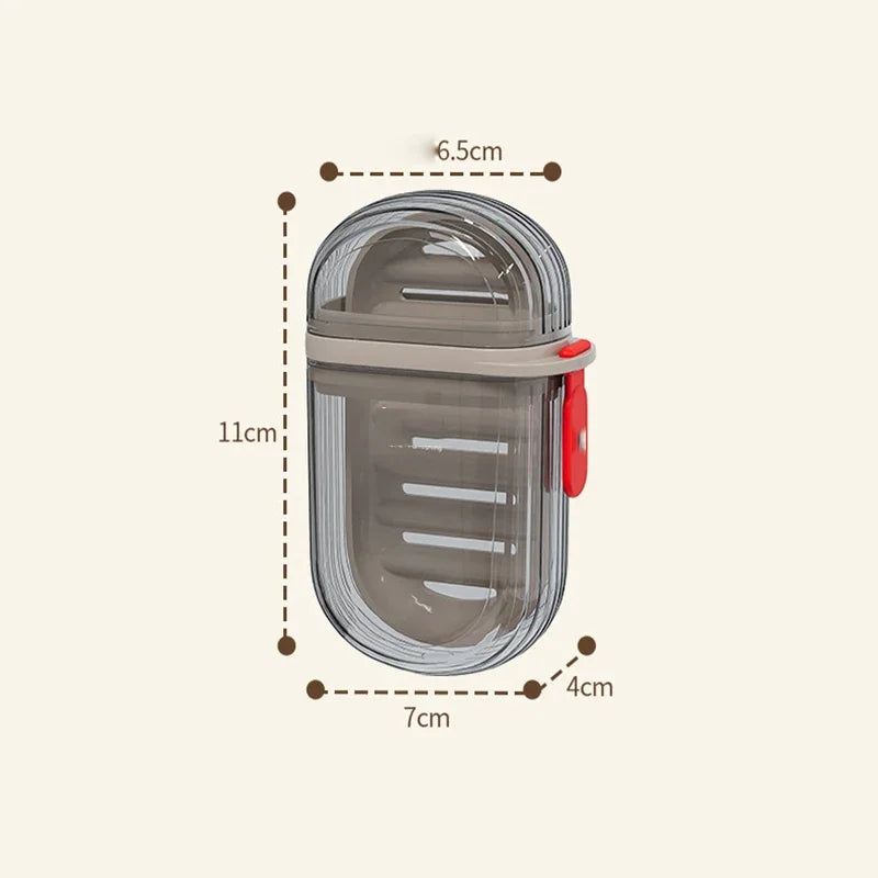 A clear, portable travel soap box with a drainage lid and a red handle, shown with dimensions.