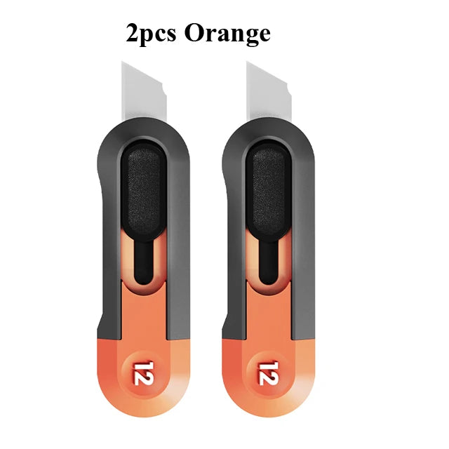 Deux couteaux utilitaires compacts orange avec des lames argentées présentés côte à côte